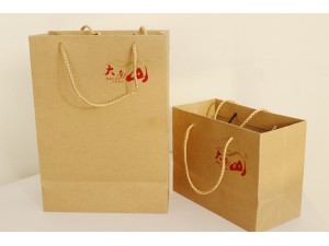 牛皮紙禮品袋，環(huán)保高檔，簡潔大方。